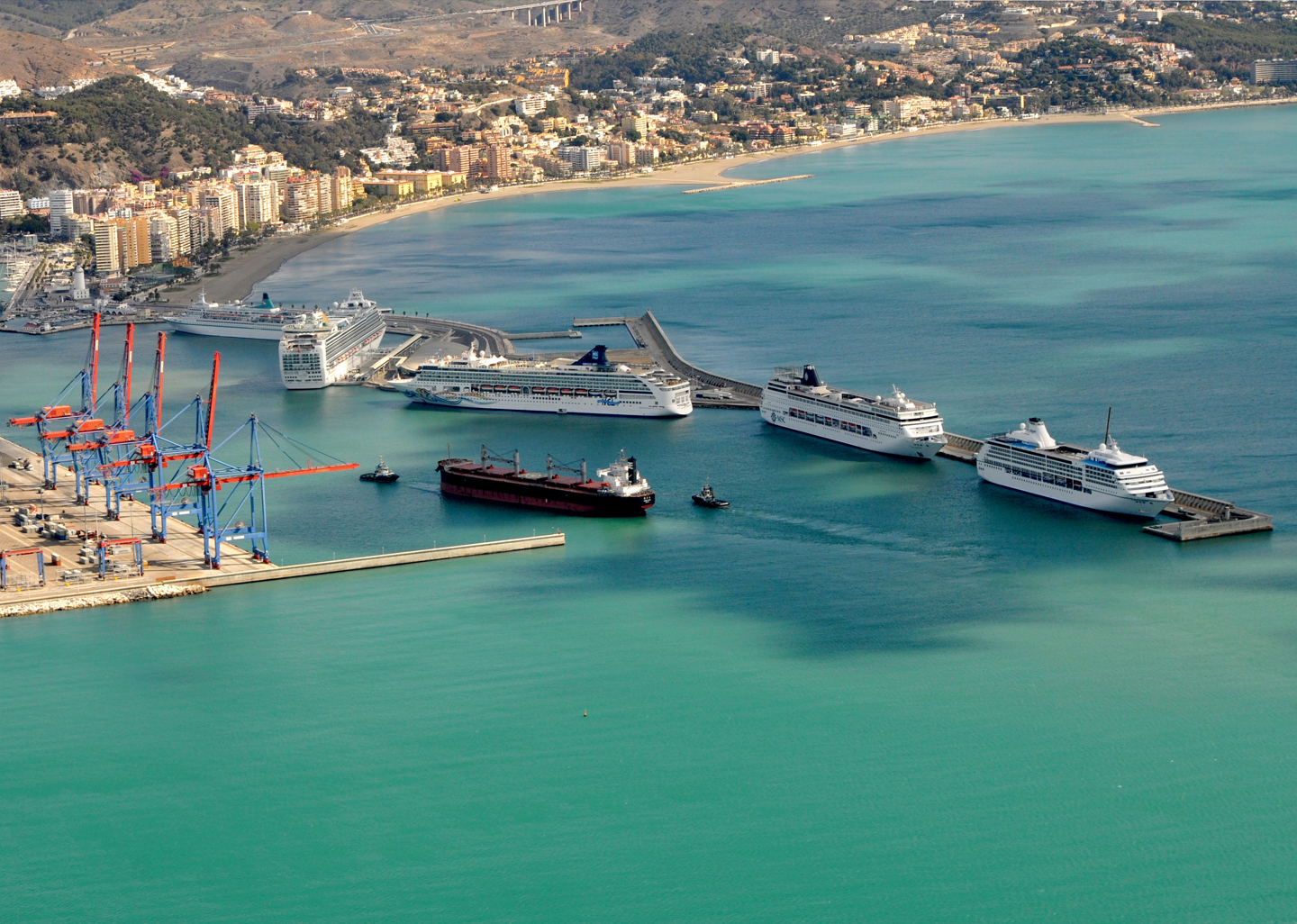 The high season of cruise traffic starts in the Port of Málaga